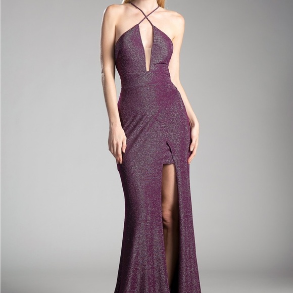 Fitted metallic gown with criss cross neckline and leg slit.
100% Polyester - Picture 3 of 3